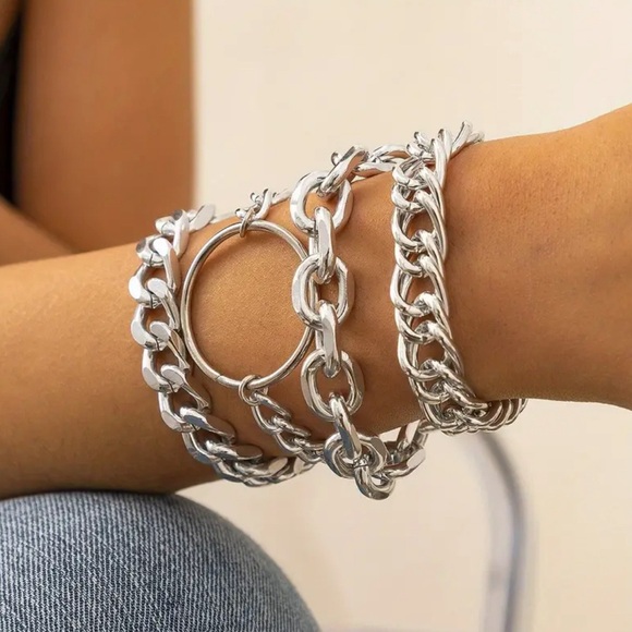 Exaggerated Geometric Circle Chain Bracelet. - Picture 3 of 5